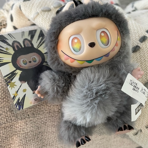 Labubu’s Charms- Blind Box - Picture 3 of 3